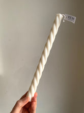 Charger l'image dans la galerie, Twirl candle - wit