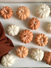 Afbeelding in Gallery-weergave laden, Pumpkin candle large | Pompoenkaars groot
