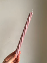 Load image into Gallery viewer, Twirl candle - oud roze