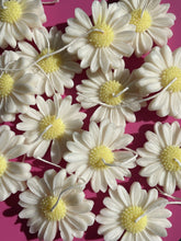 Afbeelding in Gallery-weergave laden, Petite daisy candle