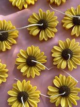 Afbeelding in Gallery-weergave laden, Petite daisy candle