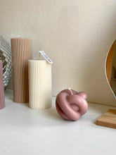Load image into Gallery viewer, Knot candle