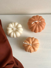 Afbeelding in Gallery-weergave laden, Pumpkin candle small | Pompoenkaars klein