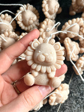 Load image into Gallery viewer, Little lion candle