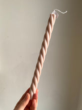 Load image into Gallery viewer, Twirl candle - beige