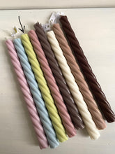 Afbeelding in Gallery-weergave laden, Twirl candle - limoengroen