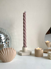 Load image into Gallery viewer, Twirl candle - oud roze