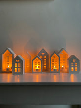 Load image into Gallery viewer, Theelichthouder huisje