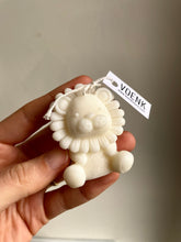 Load image into Gallery viewer, Little lion candle