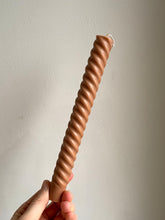 Charger l'image dans la galerie, Swirl candle - roestoranje