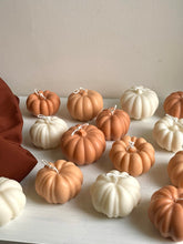 Afbeelding in Gallery-weergave laden, Pumpkin candle small | Pompoenkaars klein
