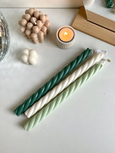 Charger l'image dans la galerie, Twirl candle - wit