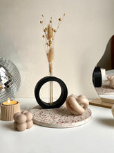 Load image into Gallery viewer, Vaasje in ronde houder - zwart