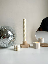 Load image into Gallery viewer, Swirl candle - wit