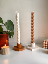 Charger l'image dans la galerie, Twirl candle - wit