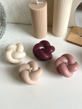 Load image into Gallery viewer, Knot candle