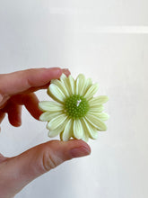 Afbeelding in Gallery-weergave laden, Petite daisy candle