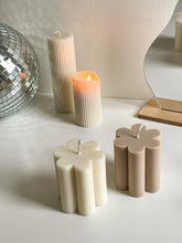 Load image into Gallery viewer, Flower candle