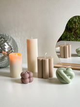 Load image into Gallery viewer, Flower candle