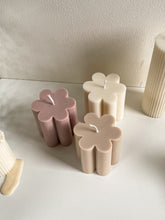 Load image into Gallery viewer, Flower candle