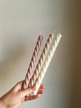 Load image into Gallery viewer, Twirl candle - beige