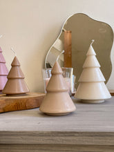 Afbeelding in Gallery-weergave laden, Tree candle large