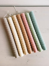 Load image into Gallery viewer, Swirl candle - wit