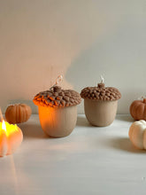 Afbeelding in Gallery-weergave laden, Acorn candle | Eikelkaars
