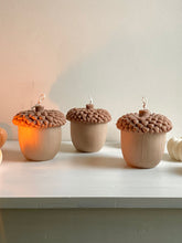 Afbeelding in Gallery-weergave laden, Acorn candle | Eikelkaars
