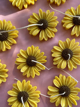 Afbeelding in Gallery-weergave laden, Daisy flower candle
