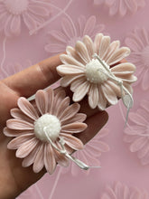 Afbeelding in Gallery-weergave laden, Daisy flower candle
