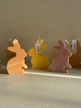 Afbeelding in Gallery-weergave laden, Easter bunny candle
