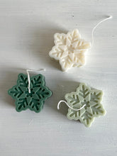 Charger l&#39;image dans la galerie, Snowflake candle
