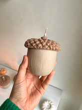 Afbeelding in Gallery-weergave laden, Acorn candle | Eikelkaars
