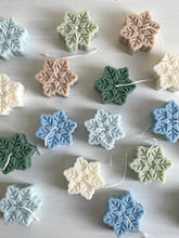 Charger l&#39;image dans la galerie, Snowflake candle
