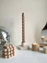 Afbeelding in Gallery-weergave laden, Twirl candle
