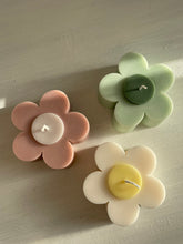 Charger l'image dans la galerie, Daisy flower candle
