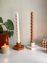 Afbeelding in Gallery-weergave laden, Twirl candle
