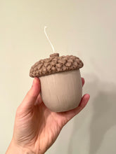 Afbeelding in Gallery-weergave laden, Acorn candle | Eikelkaars
