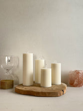 Afbeelding in Gallery-weergave laden, Ribbed pillar candles
